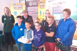 Councillor Gareth Roberts presents Ysgol Maesincla with their prize